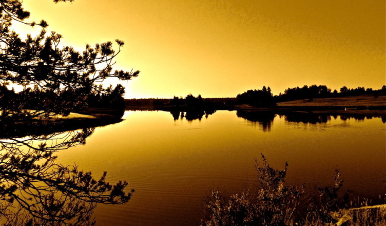 sunrise_in_sepia_by_redonicolee-d5g4un7